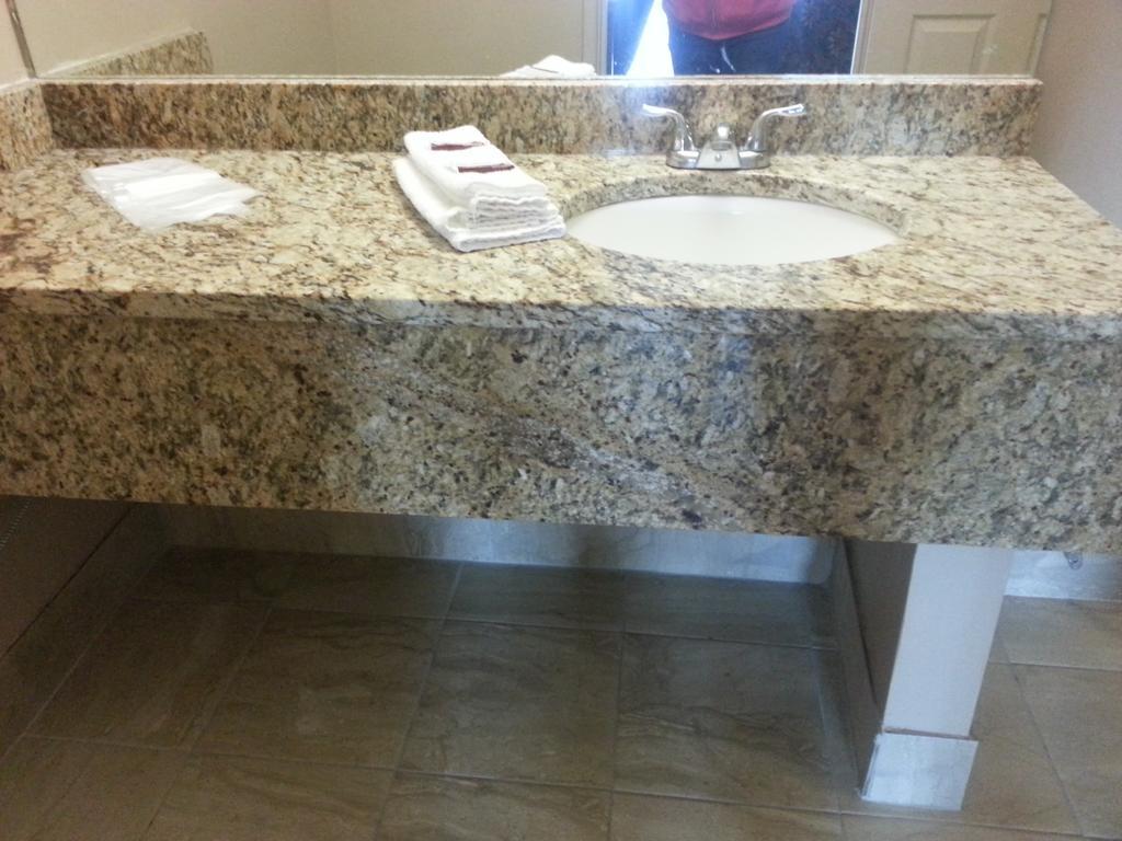 America'S Best Inn & Suites Clarksville Kültér fotó